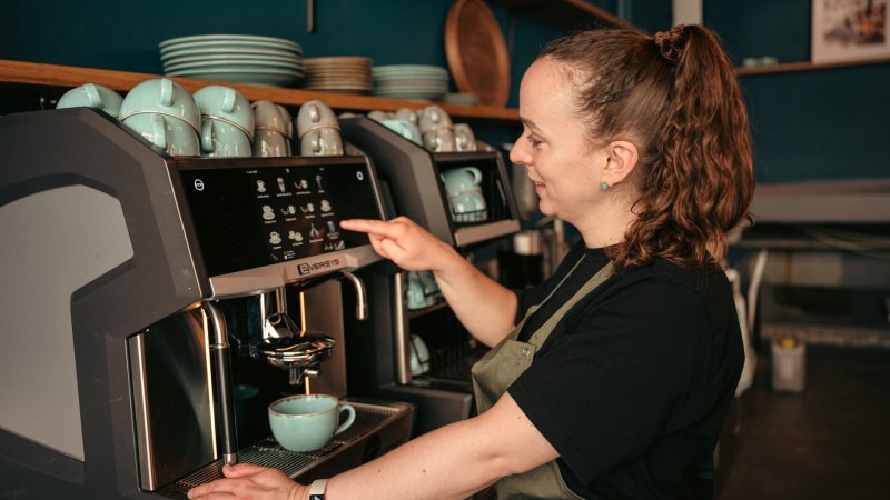 Das Bistro-Team bietet den Gästen des bistro neuewelt eine freundliche Atmosphäre.