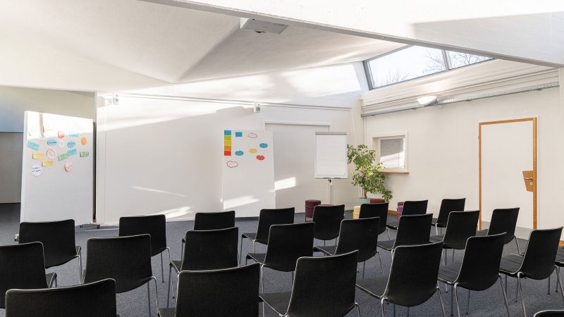 Plenum – großer Plenarsaal und Konferenzraum für grössere Gruppen, Vorträge, Business-Events und Ausstellungen.